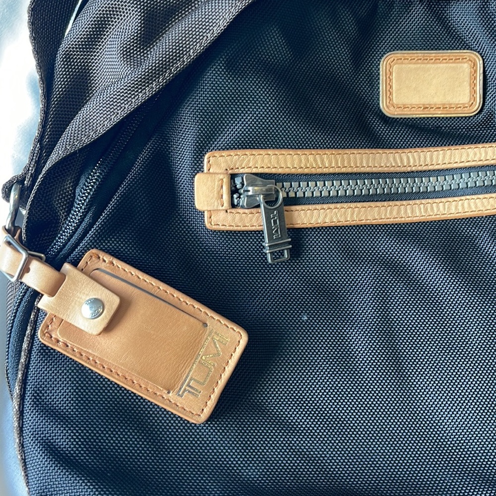 Great Tumi Backpack. Amazing color. - Picture 4 of 4